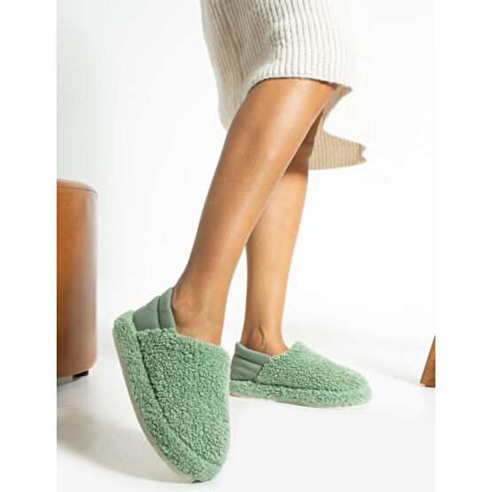 Trios Shoes Kadın Lastikli Kaymaz Taban Peluş Ev Botu Panduf TS1153 Panduflar Fiyatı